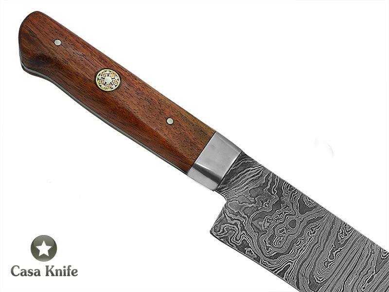 Faca Master Cheff para colecionador forjado em aço damasco. Empunhadura em madeira de peroba rosa, 28 cm