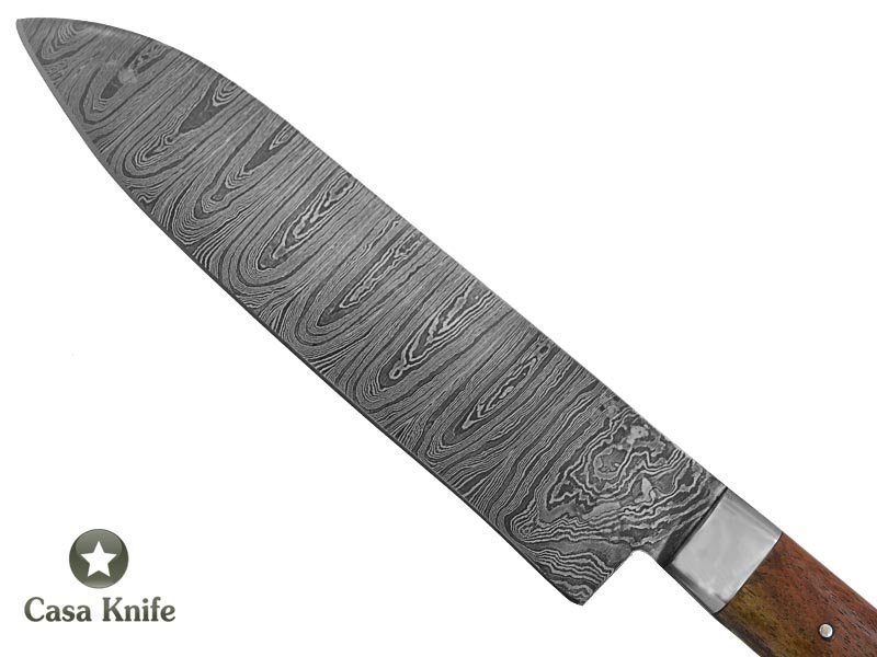 Faca Master Cheff para colecionador forjado em aço damasco. Empunhadura em madeira de peroba rosa, 28 cm