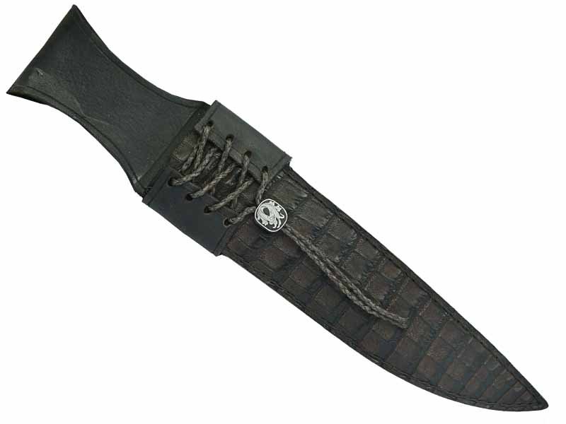 Faca para colecionador forjada em raro aço damasco mosaico. Empunhadura ricamente adornada em ouro 24k com talas em ébano africano, 39 cm