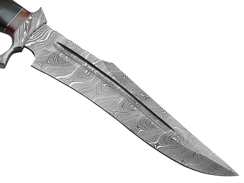 Faca bowie para colecionador forjada em aço damasco. Empunhadura em chifre de búfalo, 38 cm