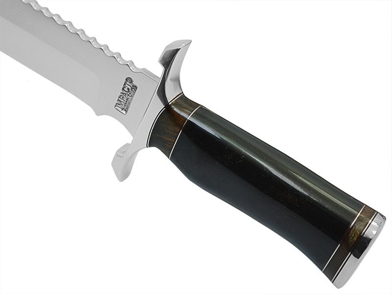 Faca bowie para colecionador em aço D2. Empunhadura chifre de búfalo e jacarandá, 45 cm