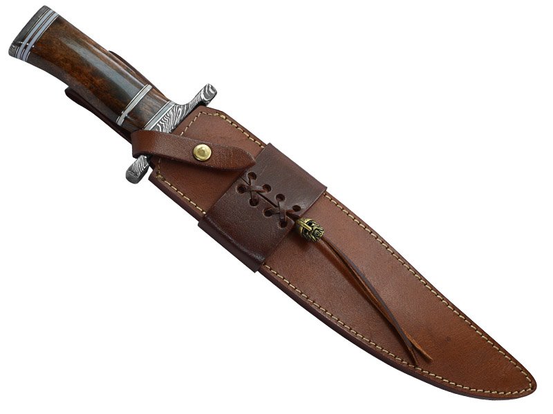 Faca bowie para colecionador em aço damasco. Empunhadura em chifre de boi e jacarandá da Bahia, 44 cm