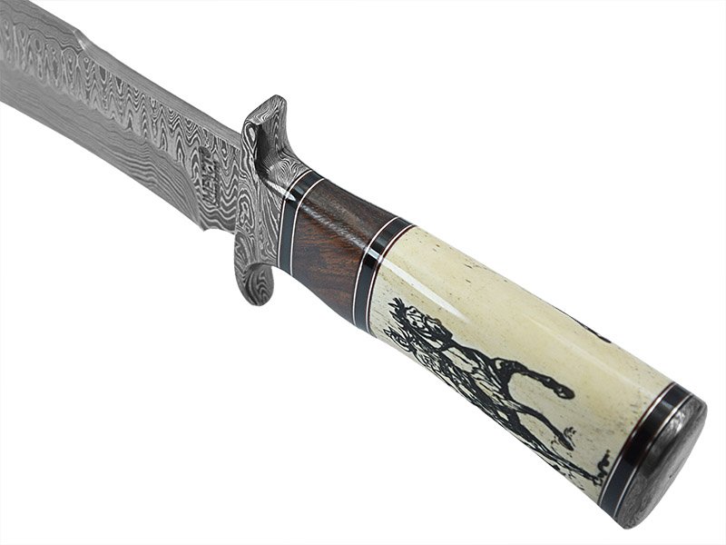 Faca bowie para colecionador em aço damasco. Empunhadura em osso de boi e Nogueira 36 cm