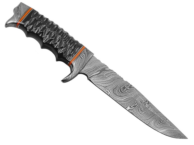 Faca bowie para colecionador em aço damasco. Empunhadura em chifre de boi escalavrado, 30 cm