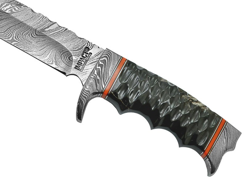 Faca bowie para colecionador em aço damasco. Empunhadura em chifre de boi escalavrado, 30 cm