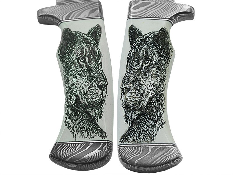 Faca bowie para colecionador em aço damasco. Empunhadura em osso de búfalo, 33 cm