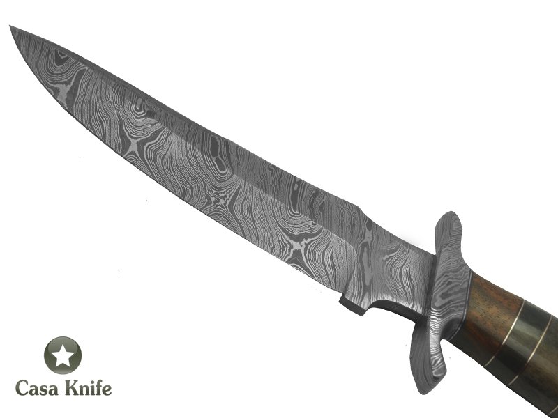 Faca Bowie para colecionador forjado em aço damasco. Empunhadura em Osso de Boi com Radica de Roseira, 36 cm