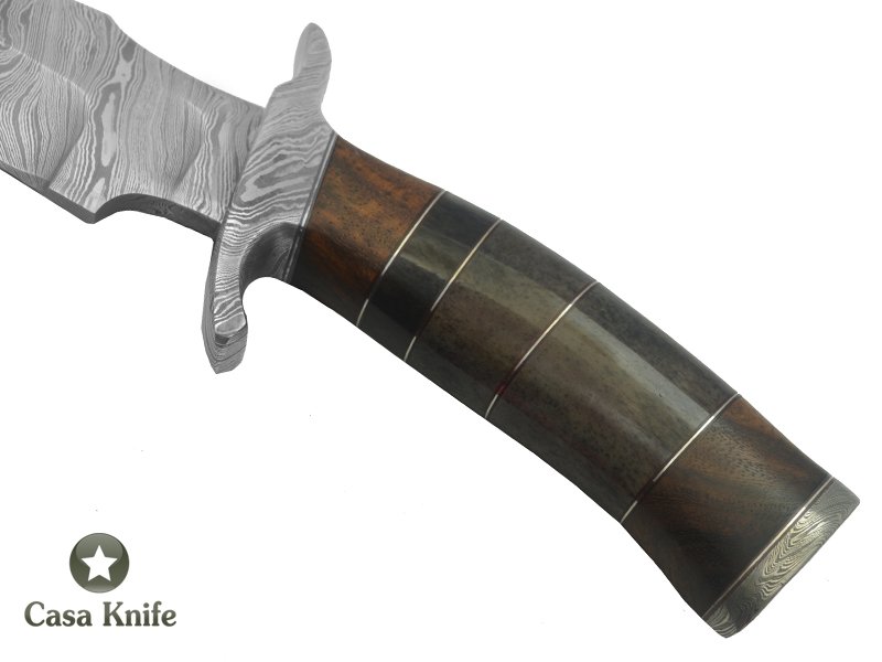 Faca Bowie para colecionador forjado em aço damasco. Empunhadura em Osso de Boi com Radica de Roseira, 36 cm