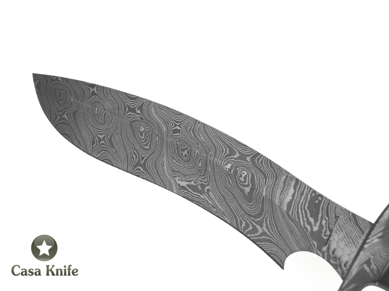 Faca Bowie para colecionador forjado em aço damasco Fuller. Empunhadura em Chifre de Bufalo tingido e madeira estabilizada, 36 cm