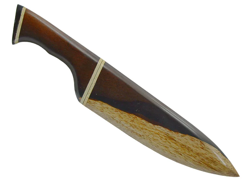 Faca chef em aço inoxidável. Empunhadura em madeira de Jacarandá da Bahia, 32 cm