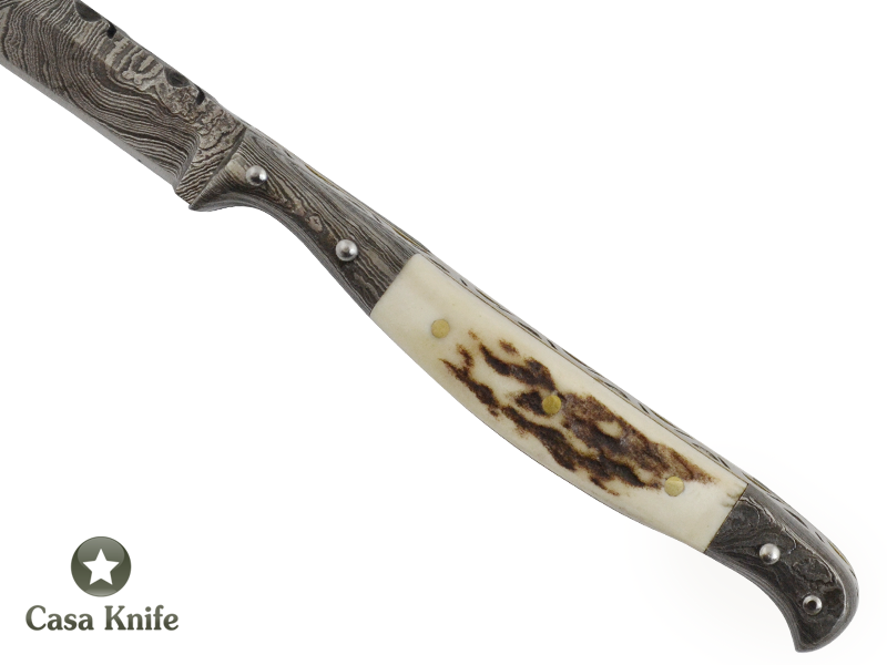 Faca cheff para colecionador em aço damasco. Empunhadura em chifre de cervo, 21 cm