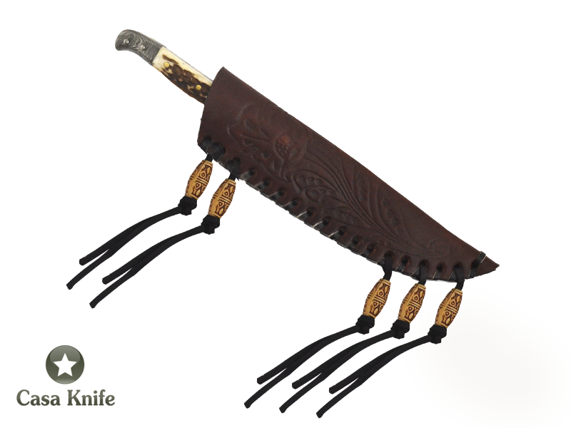 Faca cheff para colecionador em aço damasco. Empunhadura em chifre de cervo, 21 cm