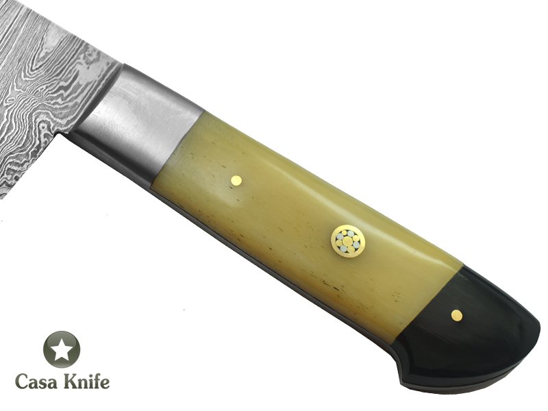 Faca Cheff para colecionador forjado em aço damasco. Empunhadura em Chifre de Búfalo e Osso de Camelo, 25 cm