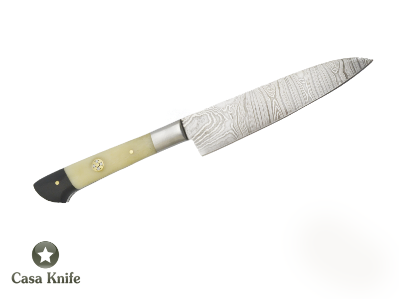 Faca Cheff para colecionador forjado em aço damasco. Empunhadura em Chifre de Búfalo e Osso de Camelo,31 cm