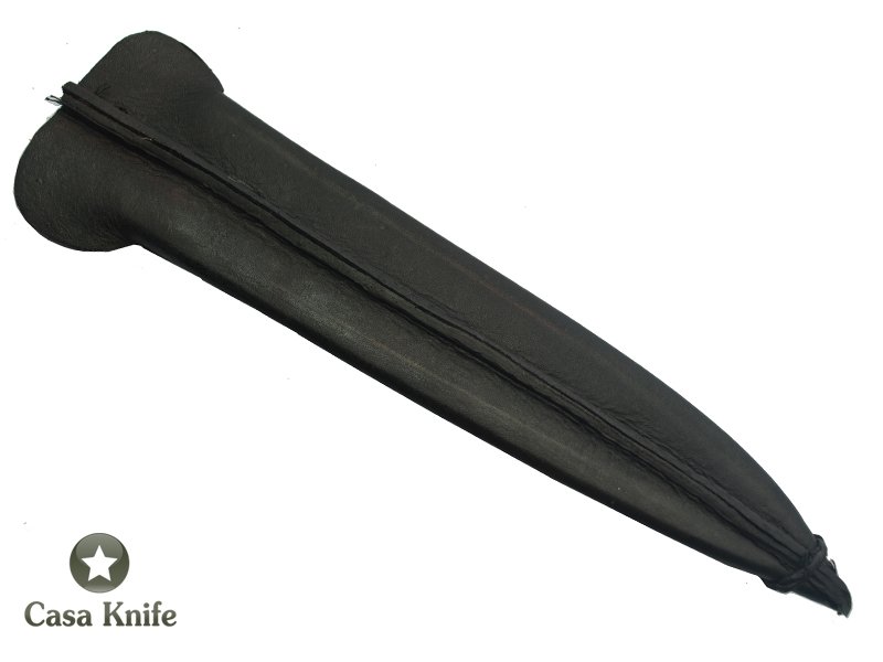 Faca Churrasco para colecionador forjado em aço San Mai com 1 barra de aço carbono 1070 e 2 barras de aço inox 304. Empunhadura em Canela, 33 cm