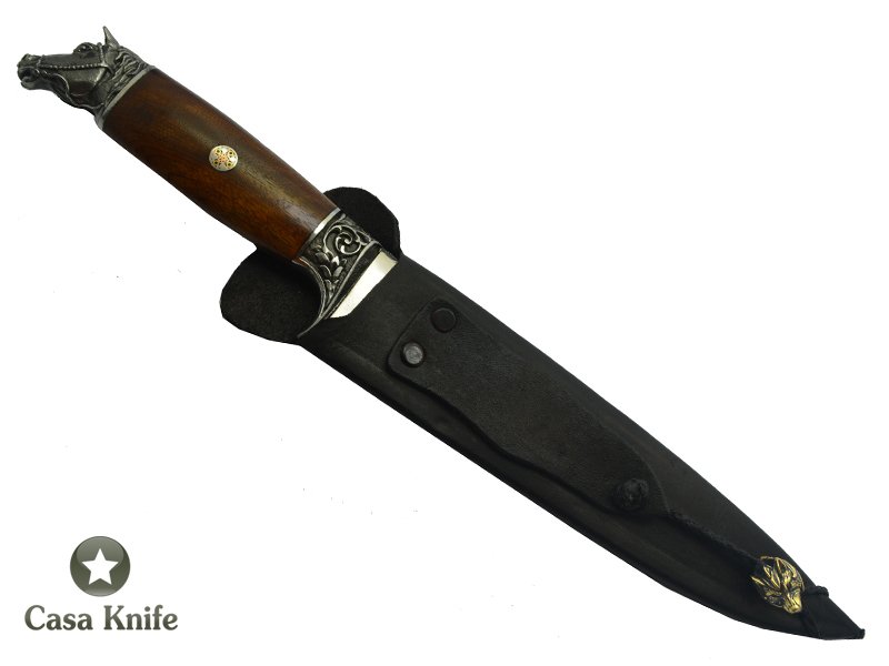 Faca Churrasco para colecionador forjado em aço San Mai com 1 barra de aço carbono 1070 e 2 barras de aço inox 304. Empunhadura em Canela, 33 cm