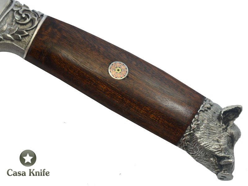 Faca Churrasco para colecionador forjado em aço San Mai com 1 barra de aço carbono 6160 e 2 barras de aço inox 420. Empunhadura em Madeira Ipé, 31 cm