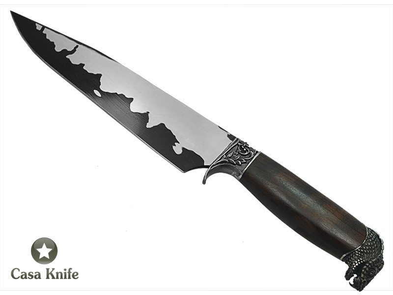 Faca Churrasco para colecionador forjado em aço San Mai com 1 barra de aço carbono 6160 e 2 barras de aço inox 420. Empunhadura em Canela Preta, 32 cm