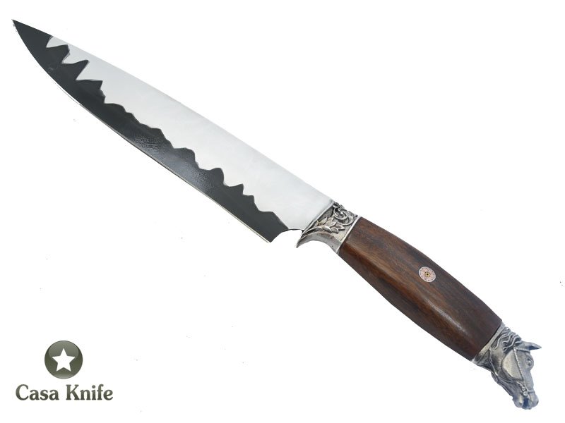 Faca Churrasco para colecionador forjado em aço San Mai com 1 barra de aço carbono 6160 e 2 barras de aço inox 420. Empunhadura em Madeira Canela, 36 cm