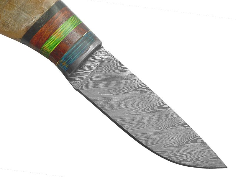 Faca de caça em aço damasco para colecionador. Empunhadura em chifre de carneiro, 26 cm