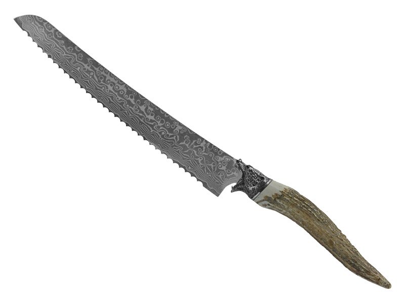 Faca de pão serrilhada forjada em aço damasco. Empunhadura em chifre de servo,