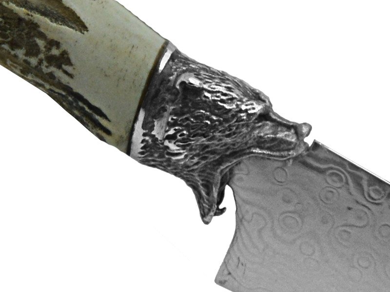 Faca de pão serrilhada forjada em aço damasco. Empunhadura em chifre de servo,
