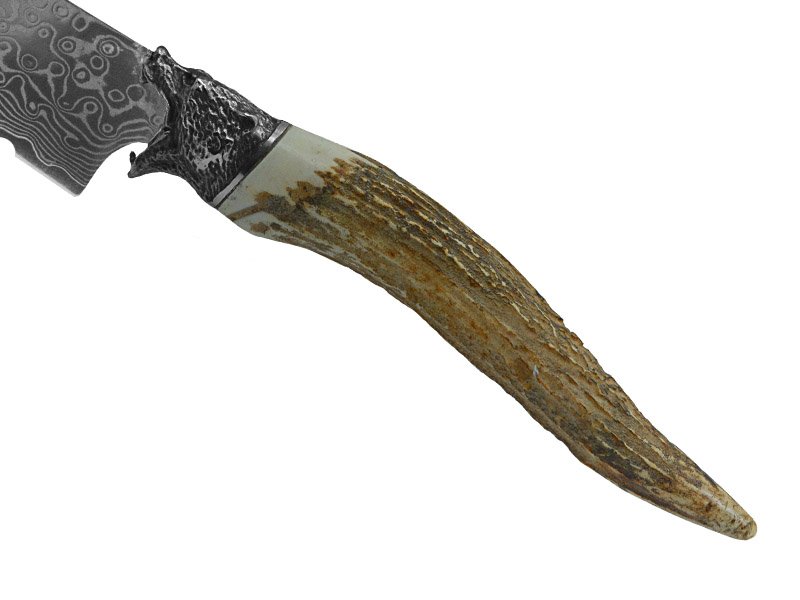 Faca de pão serrilhada forjada em aço damasco. Empunhadura em chifre de servo,
