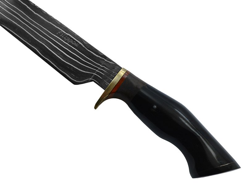 Faca em aço damasco linear. Empunhadura em osso de boi, 38 cm