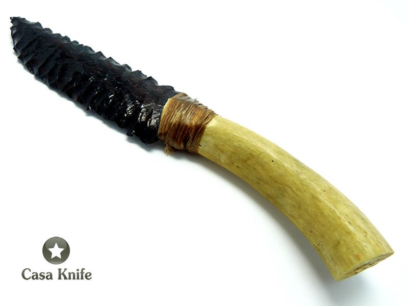 Faca em Obsidiana com empunhadura em osso de canela de cervo 21 cm