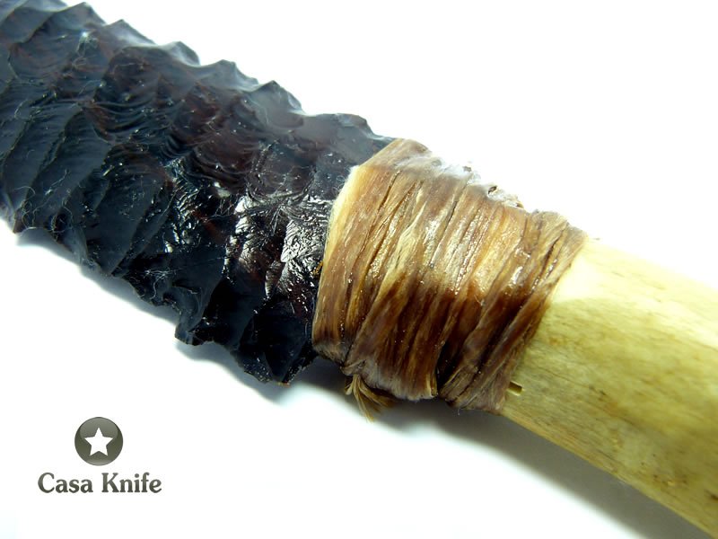 Faca em Obsidiana com empunhadura em osso de canela de cervo 21 cm