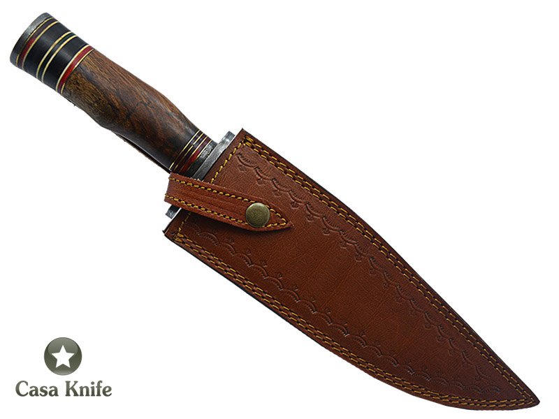 Faca Kriss para colecionador forjada em aço damasco. Empunhadura em rádica de roseira, 36 cm