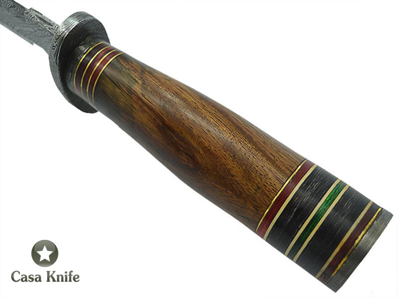 Faca Kriss para colecionador forjada em aço damasco. Empunhadura em rádica de roseira, 36 cm