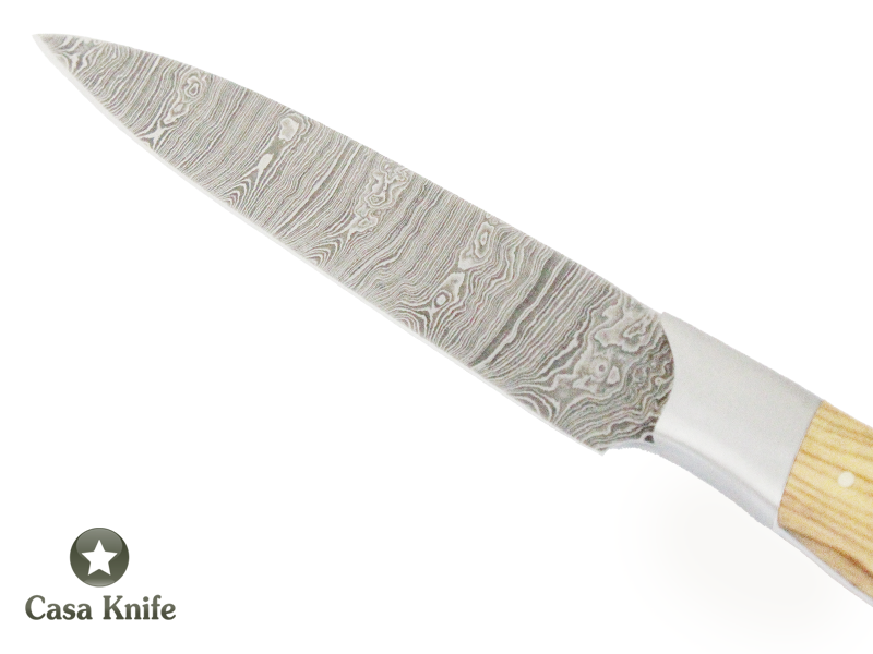 Faca Master Cheff para colecionador forjada em aço damasco, com Empunhadura em Madeira de Oliveira estabilizada e Chifre de Boi. 24 cm