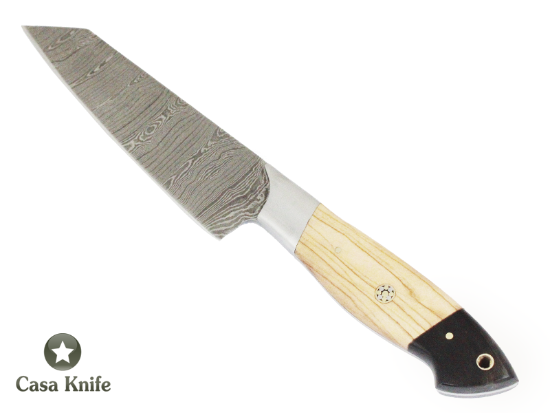 Faca Master Cheff para colecionador forjada em aço damasco, com Empunhadura em Madeira de Oliveira estabilizada e Chifre de Boi. 28 cm
