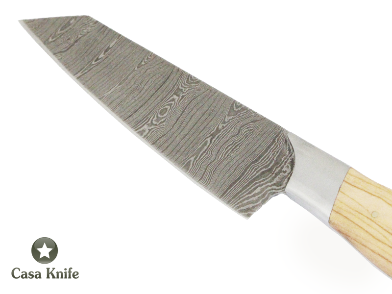 Faca Master Cheff para colecionador forjada em aço damasco, com Empunhadura em Madeira de Oliveira estabilizada e Chifre de Boi. 28 cm