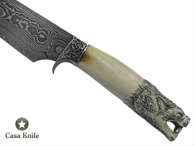 Faca churrasco Montecristo para colecionador forjado em aço damasco padrão aleatório. Empunhadura Chifre de cervo esculpido, 38 cm