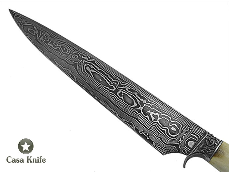 Faca churrasco Montecristo para colecionador forjado em aço damasco padrão aleatório. Empunhadura Chifre de cervo esculpido, 38 cm