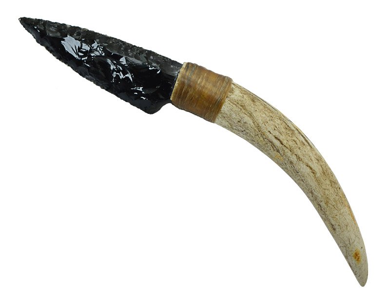 Faca para colecionador em Obsidiana. Empunhadura em chifre de cervo, 24 cm