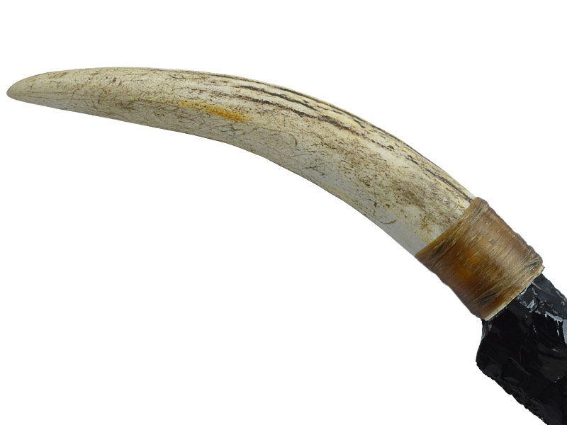 Faca para colecionador em Obsidiana. Empunhadura em chifre de cervo, 24 cm
