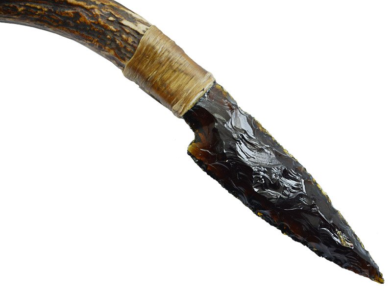 Faca para colecionador em Obsidiana. Empunhadura em chifre de cervo, 25 cm