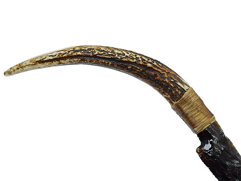 Faca para colecionador em Obsidiana. Empunhadura em chifre de cervo, 25 cm