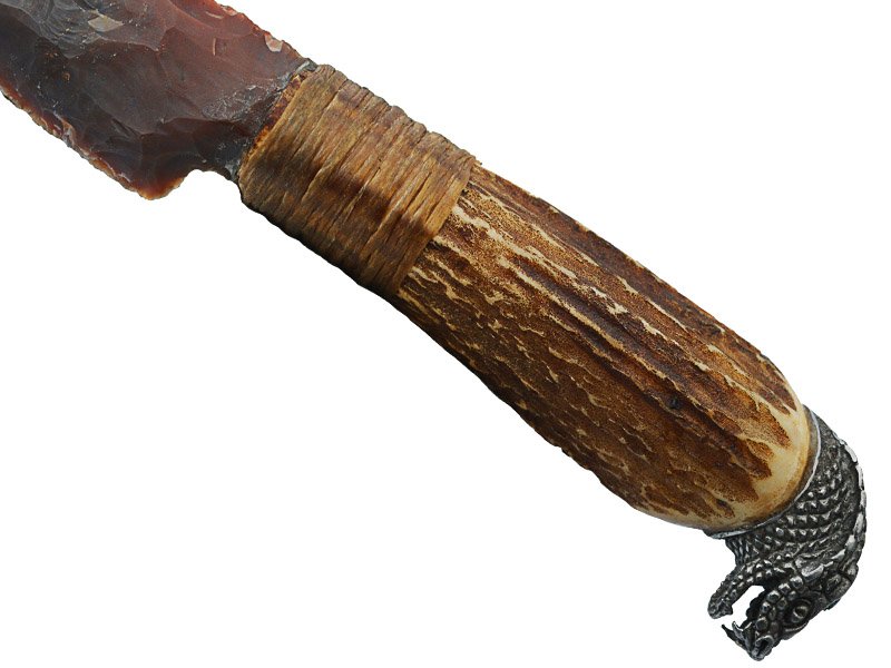 Faca para colecionador em Obsidiana. Empunhadura em chifre de cervo, 25 cm