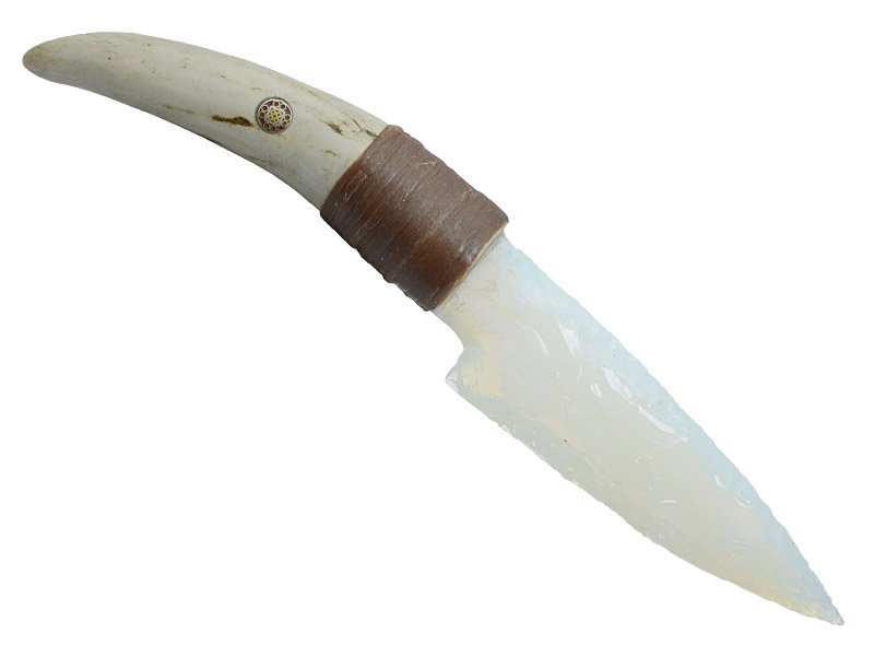 Faca para colecionador em Obsidiana. Empunhadura em chifre de cervo, 24 cm