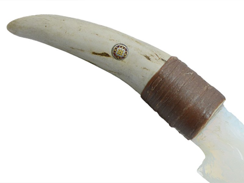 Faca para colecionador em Obsidiana. Empunhadura em chifre de cervo, 24 cm