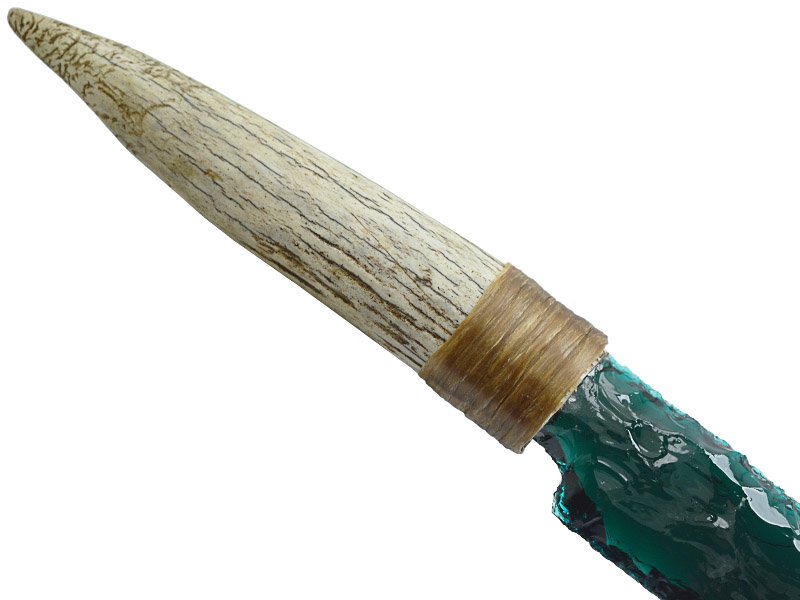 Faca para colecionador em Obsidiana. Empunhadura em chifre de cervo, 26 cm
