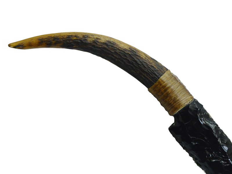 Faca para colecionador em Obsidiana. Empunhadura em chifre de cervo, 26 cm