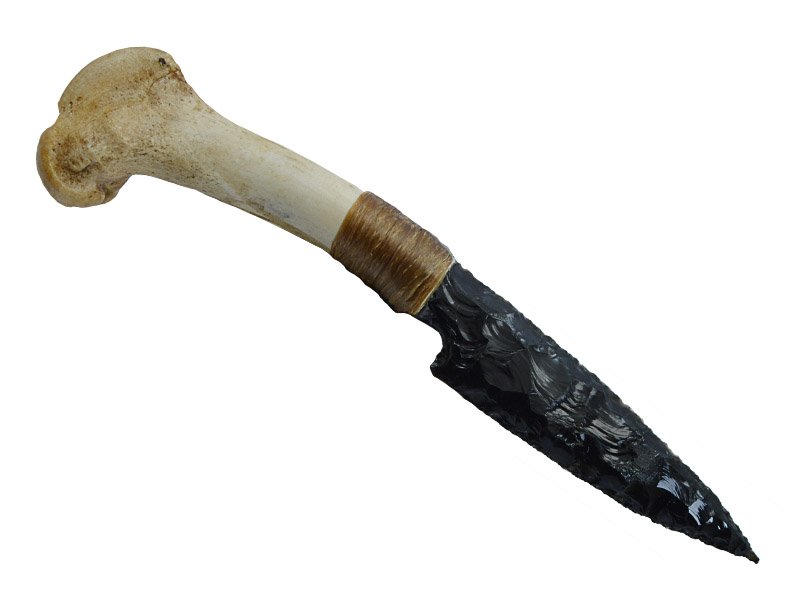 Faca para colecionador em Obsidiana. Empunhadura em chifre de cabrito, 27 cm