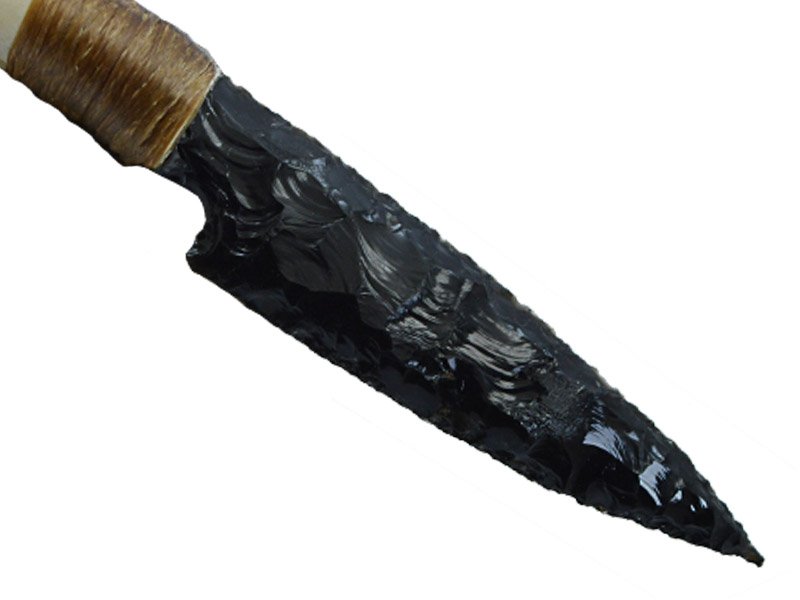 Faca para colecionador em Obsidiana. Empunhadura em chifre de cabrito, 27 cm