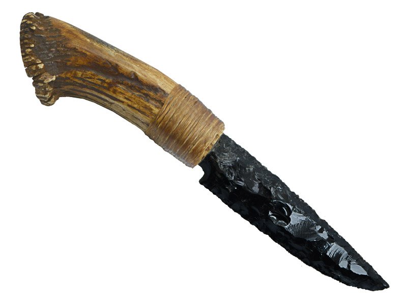 Faca para colecionador em Obsidiana preta. Empunhadura em chifre de cervo, 29 cm