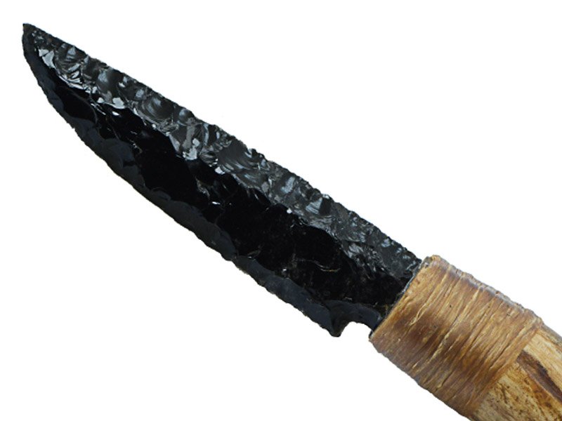 Faca para colecionador em Obsidiana preta. Empunhadura em chifre de cervo, 29 cm